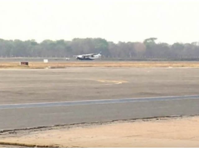 Avião estoura pneu no pouso e aeroporto fecha por 40 minutos