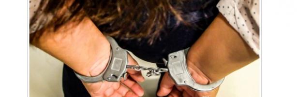 Dona de bar é presa pela Polícia Militar por tráfico de drogas em Sinop
