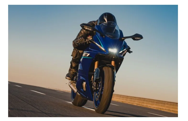 Yamaha R7 chega ao Brasil com 73,4 cv e eletrônica derivada da R1