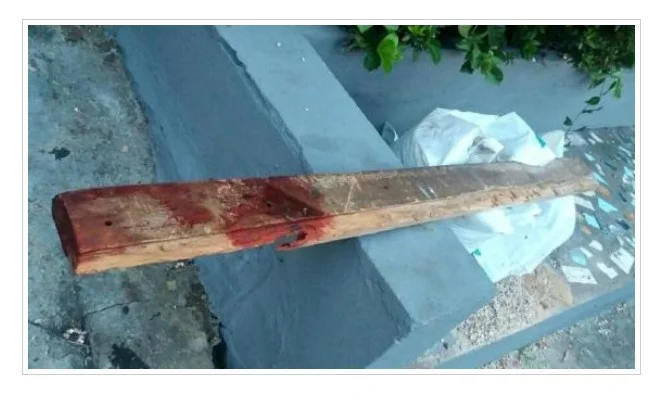 Mulher é agredida a pauladas e esfaqueada pelo marido no interior