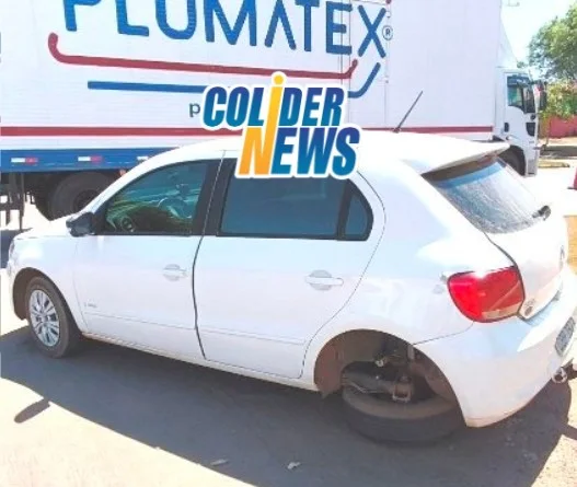Em Colíder Gol e colhido por caminhão de entregas no centro da cidade, danos consideraveis. (Vídeo)