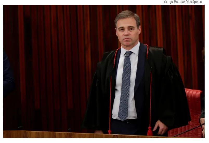 Mendonça soube que PF vasculhava sua vida e mudou hábitos.