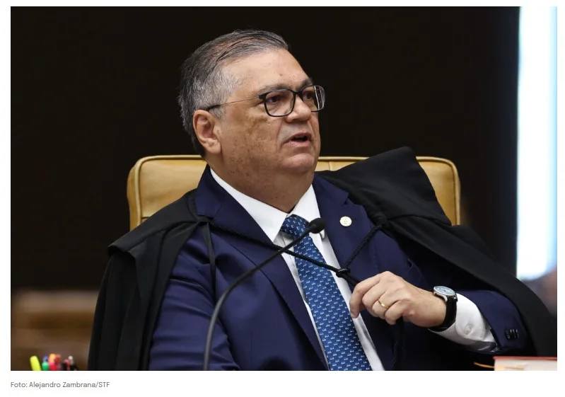 A extraordinária cara de pau de Dino