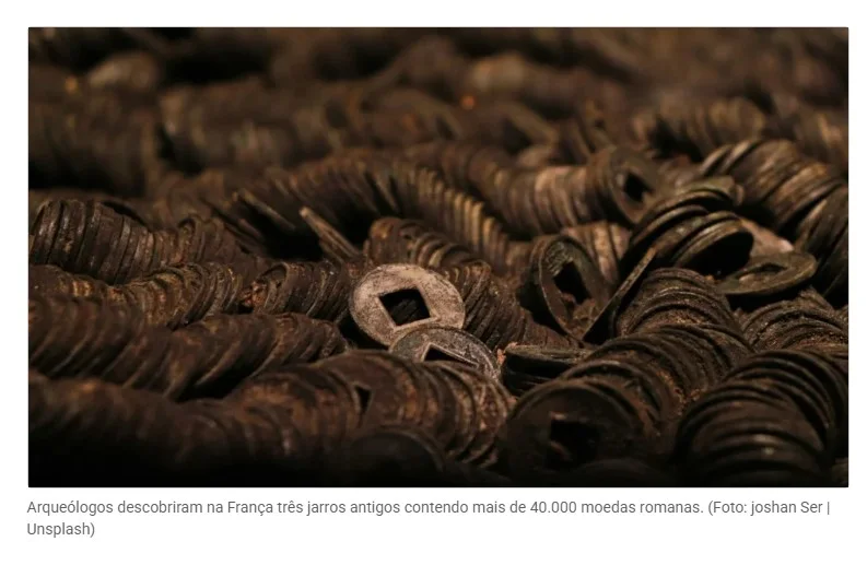 Arqueólogos na França desenterram um jarro repleto de milhares de moedas romanas de 1.800 anos