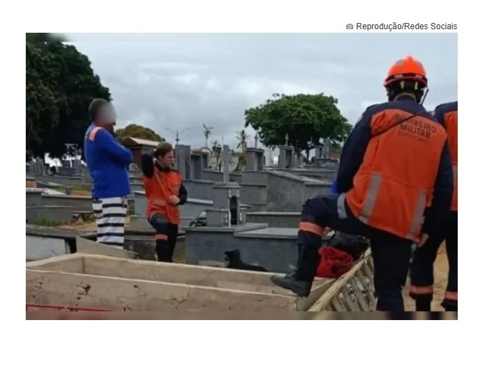 Jazigo cede e homem morre após cair dentro do túmulo do pai