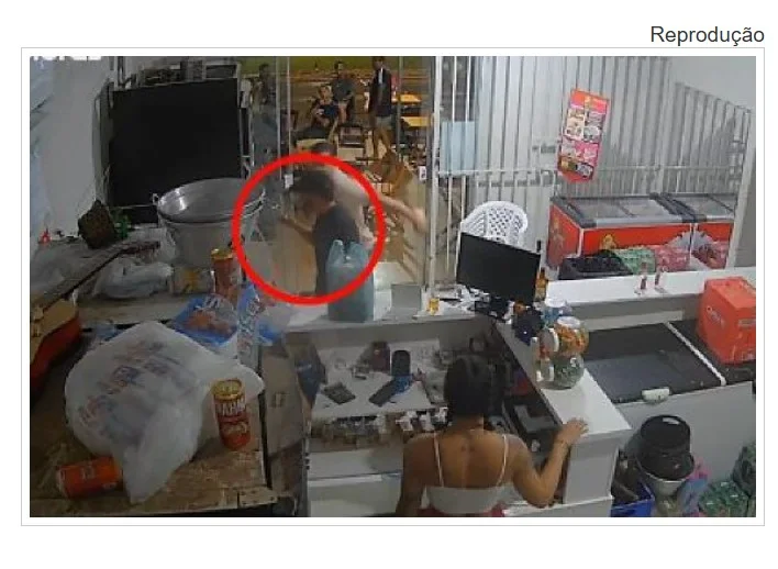 VIDEO:Homem flagra a esposa com outro em distribuidora e parte pra cima do "Ricardão"