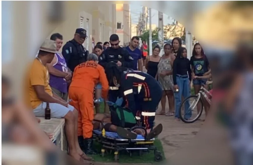 Garanhão ‘canta’ mulher, causa briga de casal e leva facada no pescoço em cidade de MT.