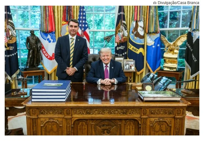 Governo Trump confirma emissão de vistos para Flávio Bolsonaro e família