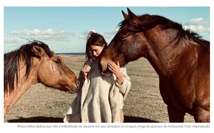 Em 1997, ela foi a primeira Lara Croft de carne e osso e, quase 30 anos depois, vive em 162 hectares nas serras do Uruguai, onde já resgatou mais de 80 cavalos