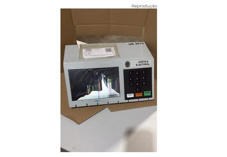 Eleitora foi detida após danificar o equipamento durante a votação; Estado registrou 34 pessoas conduzidas às autoridades.