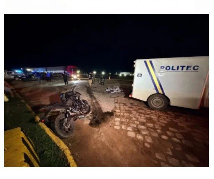 Batida entre motocicleta e carro mata piloto em rodovia de MT