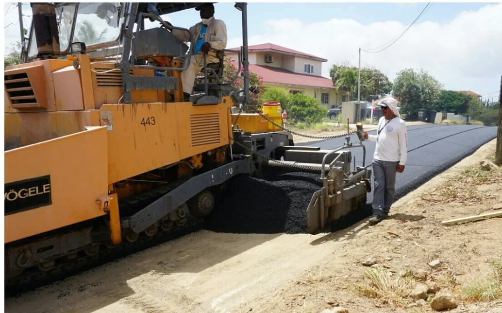 Passamos a vida toda asfaltando as ruas de preto; o Marrocos está testando algo bem diferente