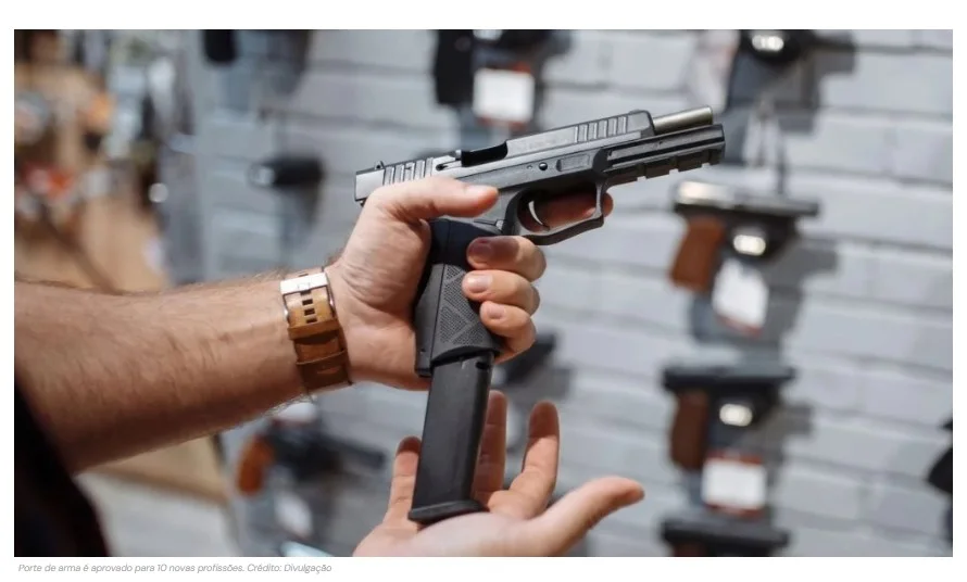 Porte de arma é aprovado para 10 novas profissões no Brasil e autorização vai ficar mais fácil